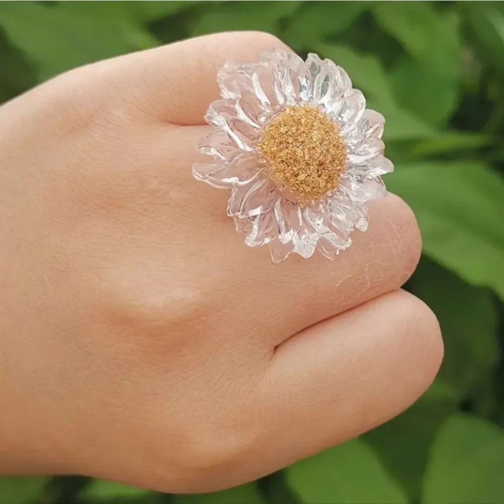 NWOT Tranparent Acrylic Sunflower Ring - Size 6